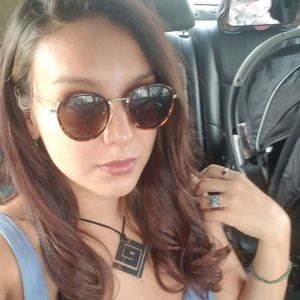 Meet your Posher, Victoria